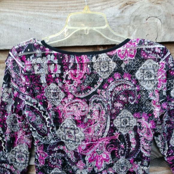 🩸SALE $6.00🩸Kim Rogers Layered Blouse with Sparkles - Picture 6 of 13
